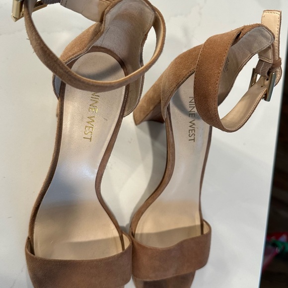 Nine West suede camel colored heels. - Picture 2 of 4